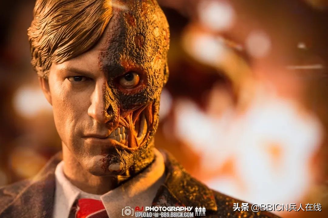 哈维丹特是小丑吗,哈维丹特变成双面人