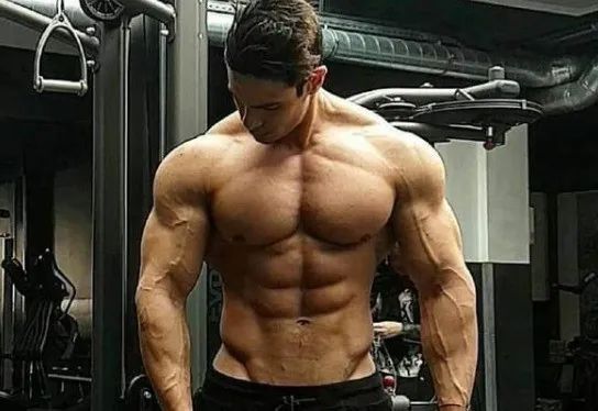 肌肉男吃蛋白质粉,肌肉男一般吃什么