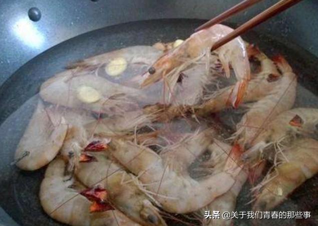 煮虾冷水下锅还是喷水,煮虾冷水煮还是热水煮