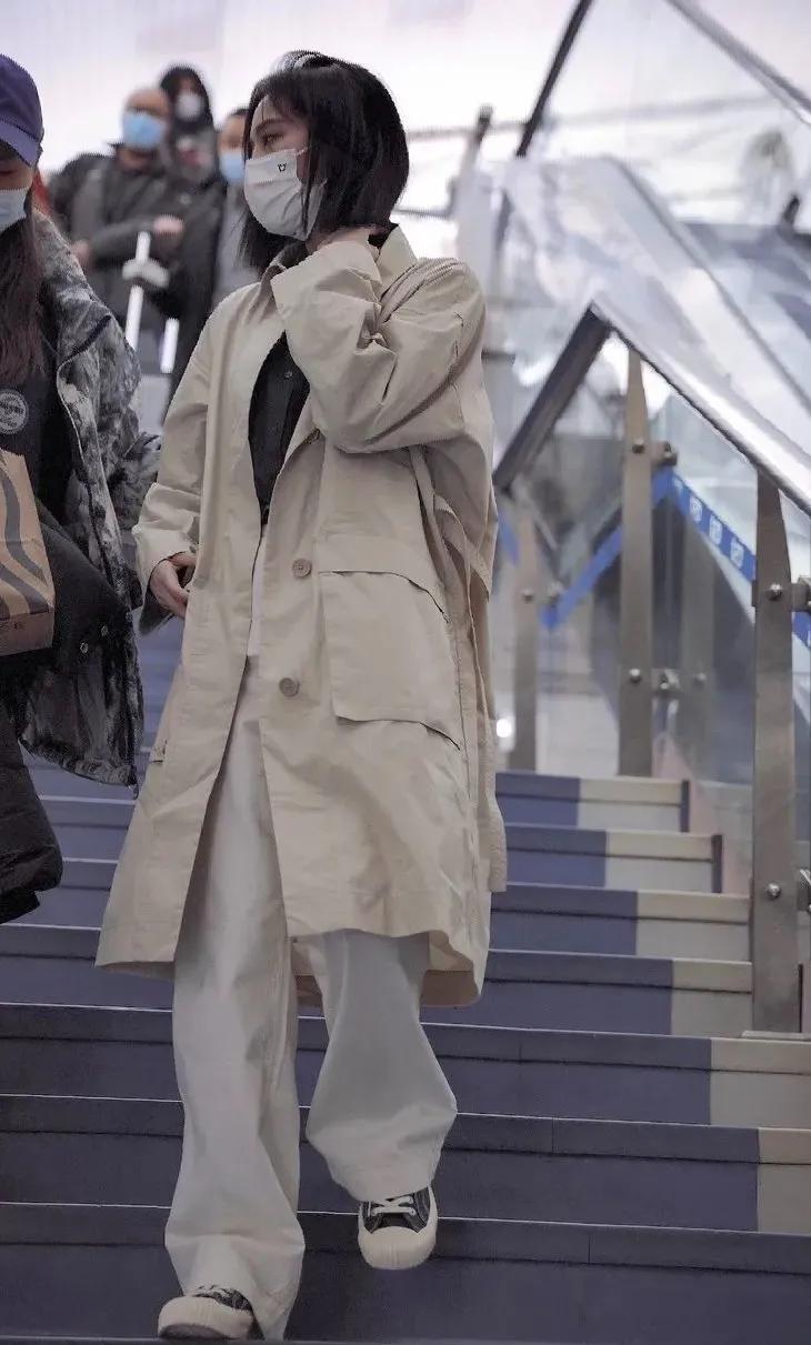 明星们脚上的球鞋，悄悄变贵了