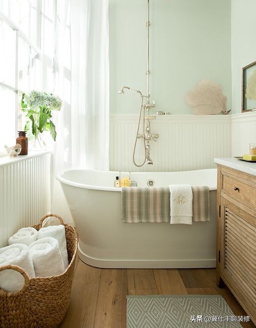 卫生间小怎么设计淋浴和马桶,卫生间放木桶浴缸装修设计图