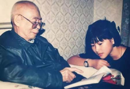 朱珠的放*情纵**史，与世界顶级富豪擦肩而过，靠美貌征服了5个男人