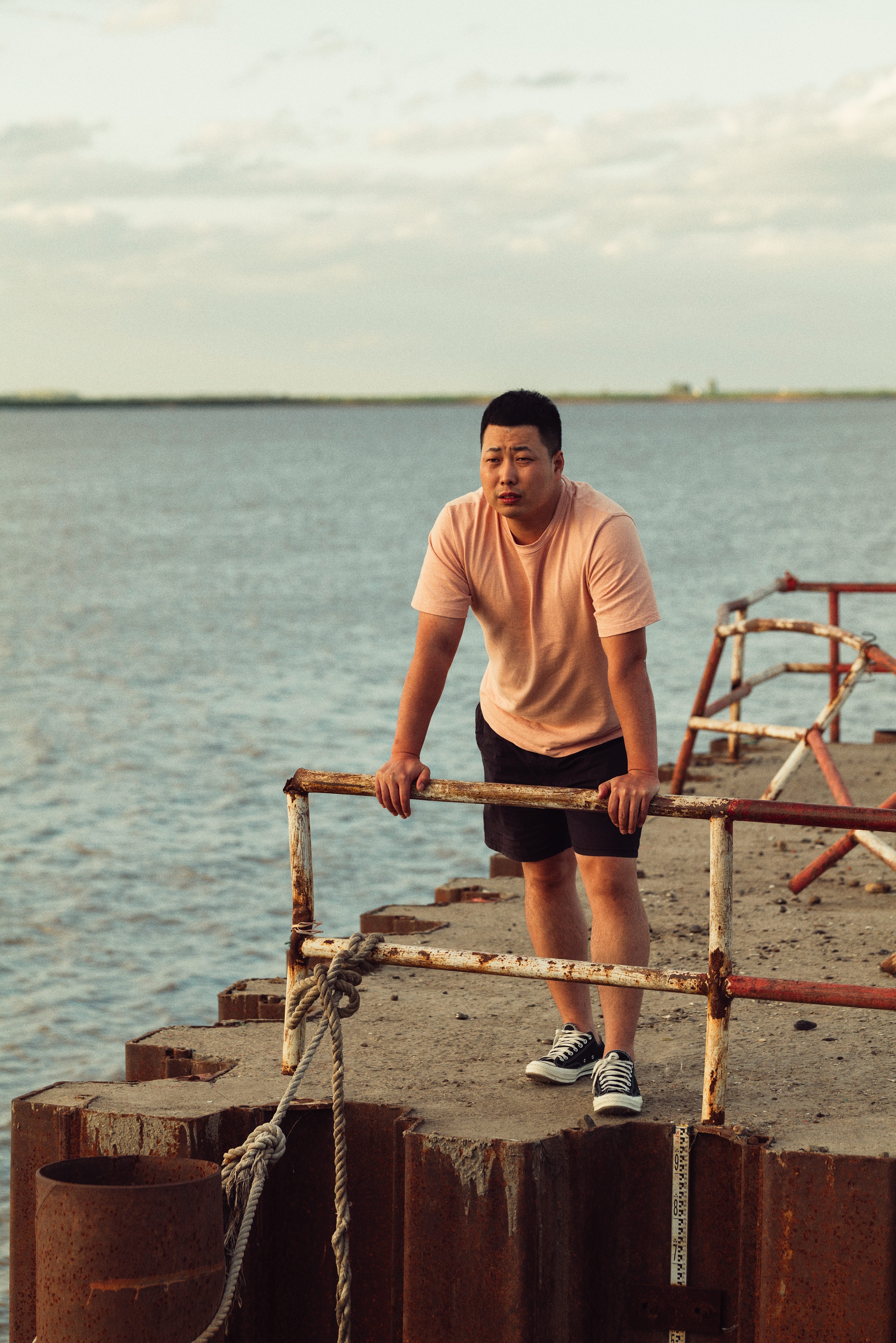 这个农村快递员登上《时尚先生》杂志,被称作“东北观察家”