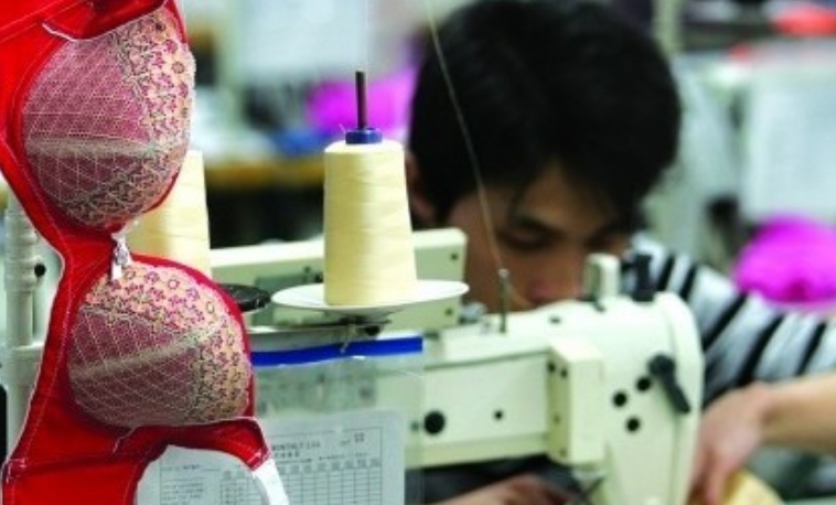 屡屡“缝胸”化吉的中国小镇，每年产出3亿件胸罩，扬名海外