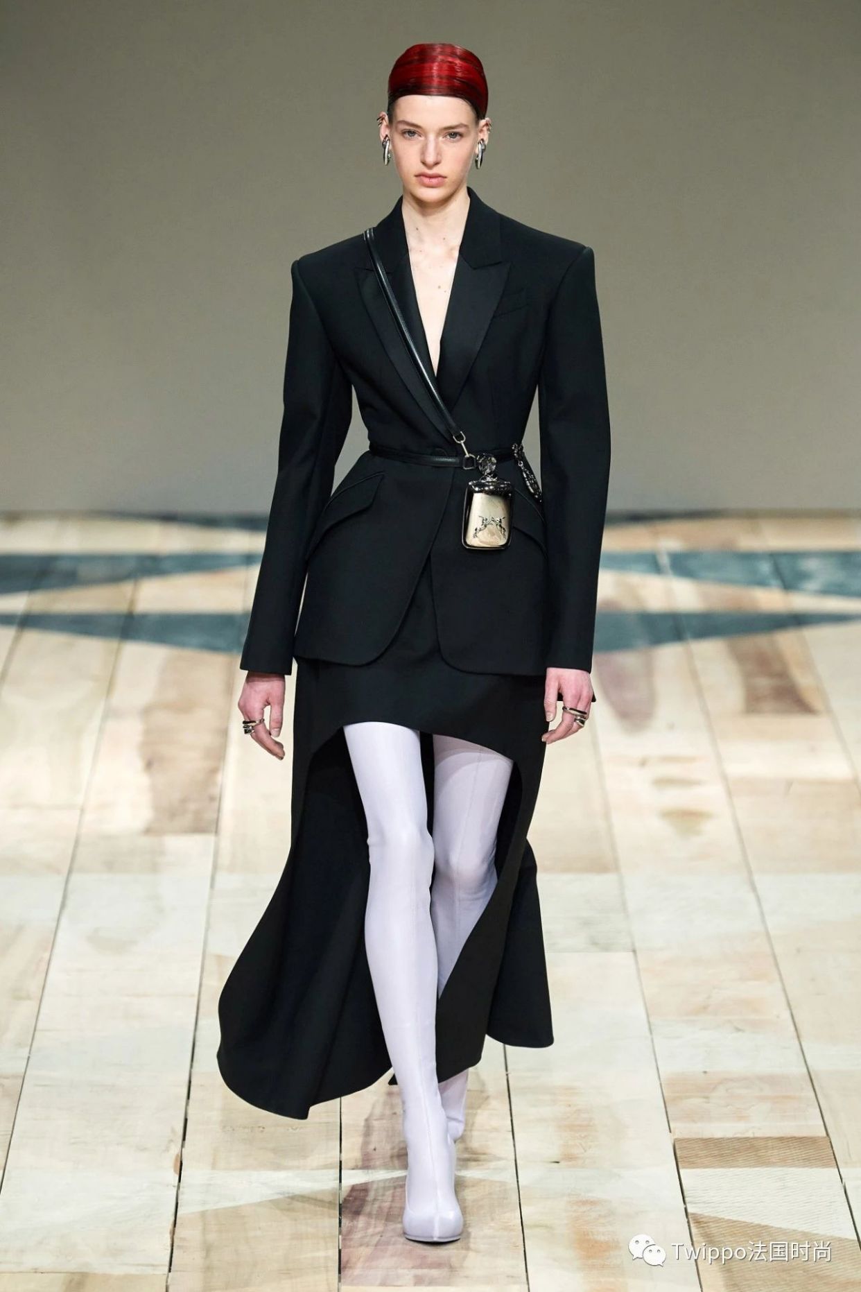 2020秋冬巴黎时装周givenchy秀场 (jacquemus 2020巴黎时装周秀场)