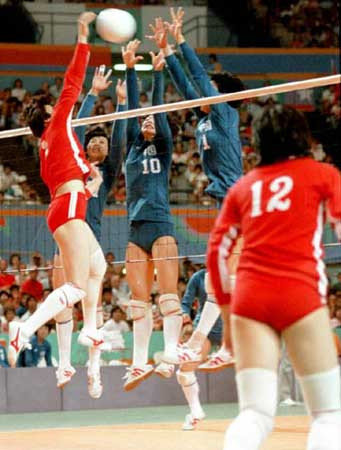 曾经的女排,曾经的泳装排球服