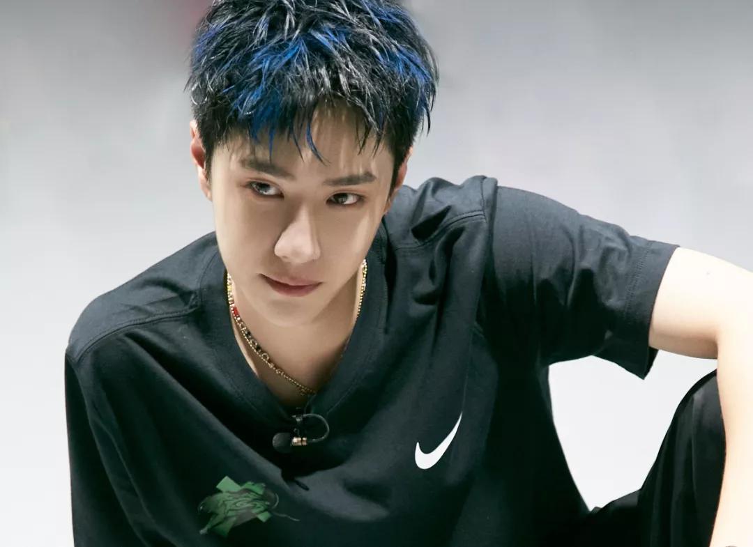 真活该！耐克被黑人歌手碰瓷发售“人血鞋”，惹怒外国网友被*制抵**