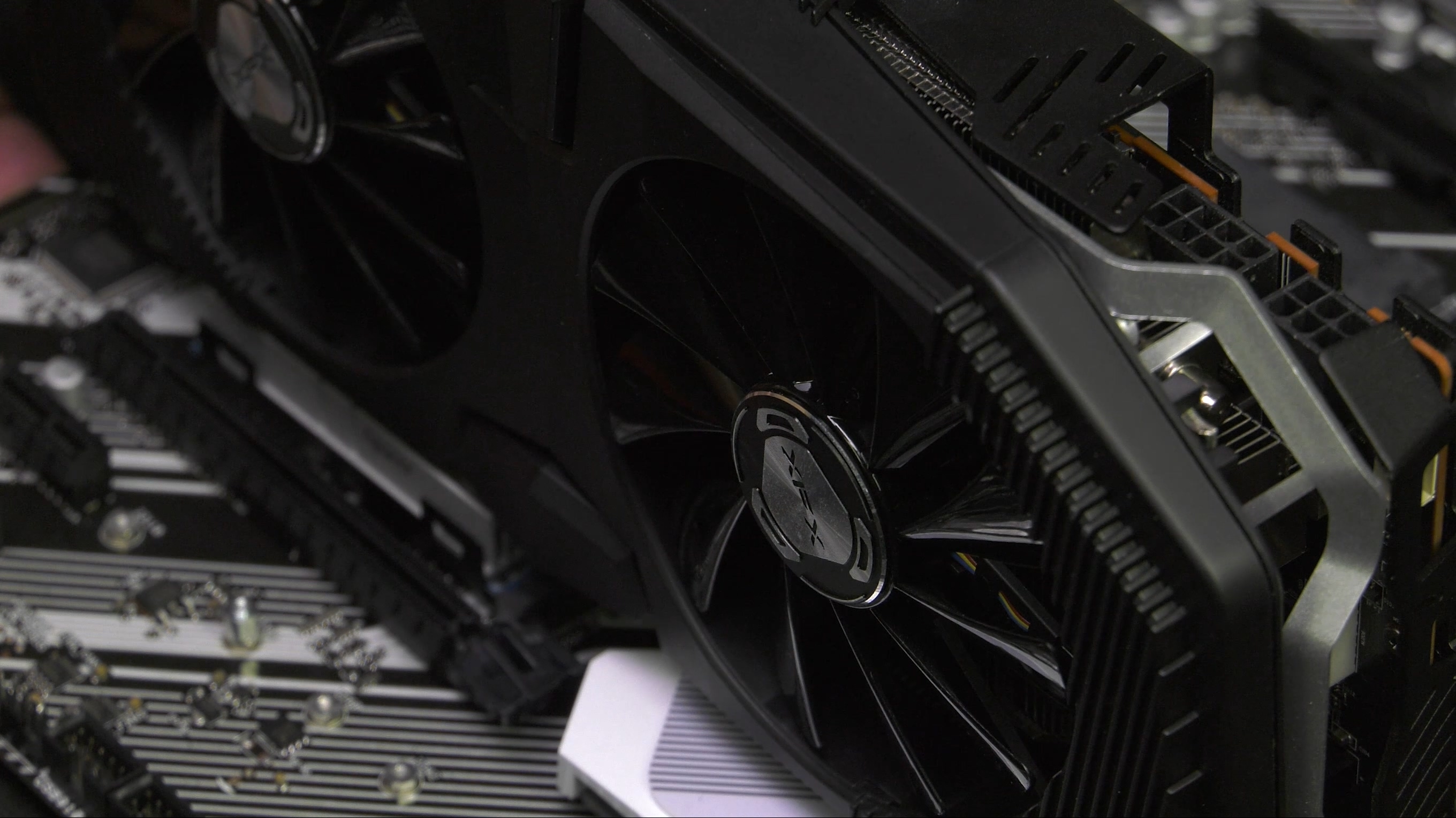 用3950X主板会120度？十款主流X570主板消费报告