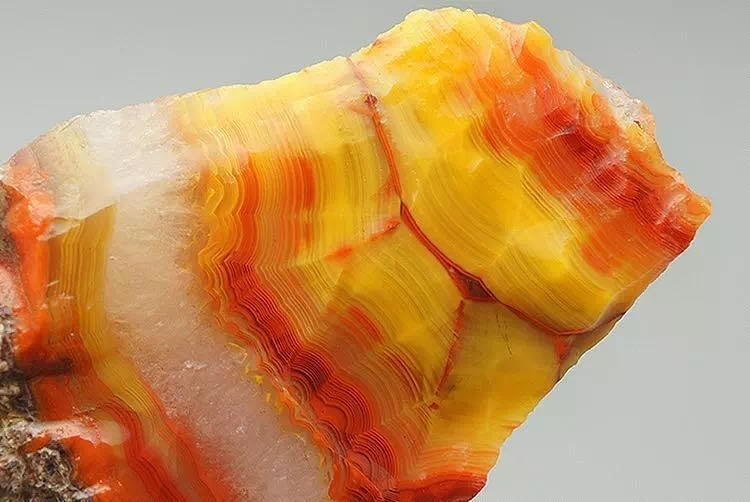 地上捡橄榄石,山上挖“战国红”,走,这个国庆到河北寻宝去