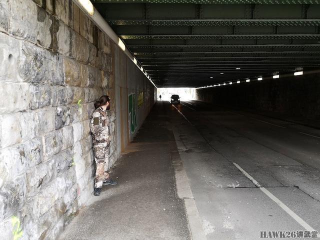 迷彩伪装效果图片,美军acu迷彩服伪装效果