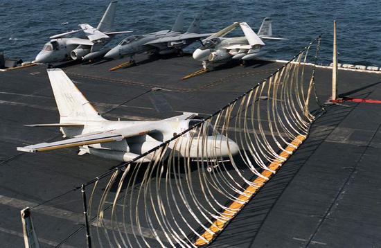 1985年,中国花150万美金从澳洲买一废船,打开舱门西方懊悔不已