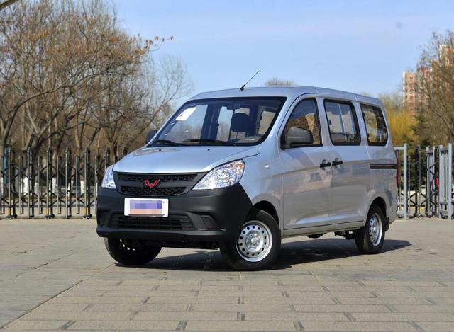 五菱之光v发动机好吗,17年的五菱之光v还能卖多少钱