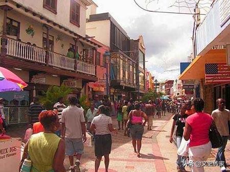 全球唯一的黑人发达国家，面积不到香港的40%，人均收入是中国2倍