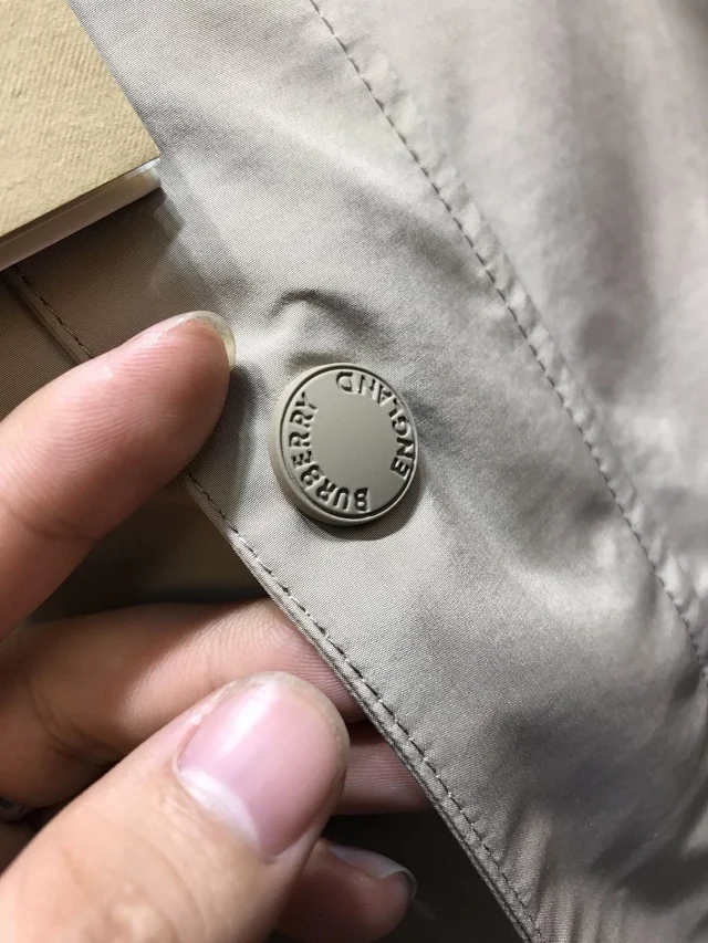 中国人穿巴宝莉风衣,澳门巴宝莉风衣