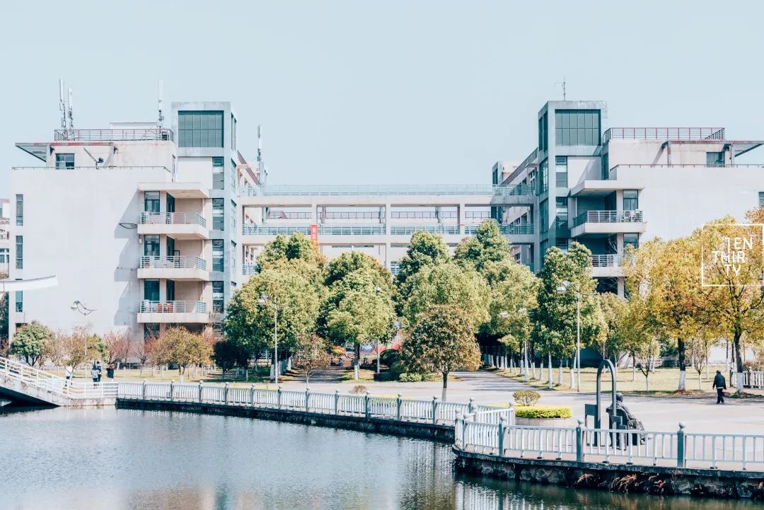 湖北经济学院为什么叫藏龙岛,湖北经济学院在江夏藏龙岛吗