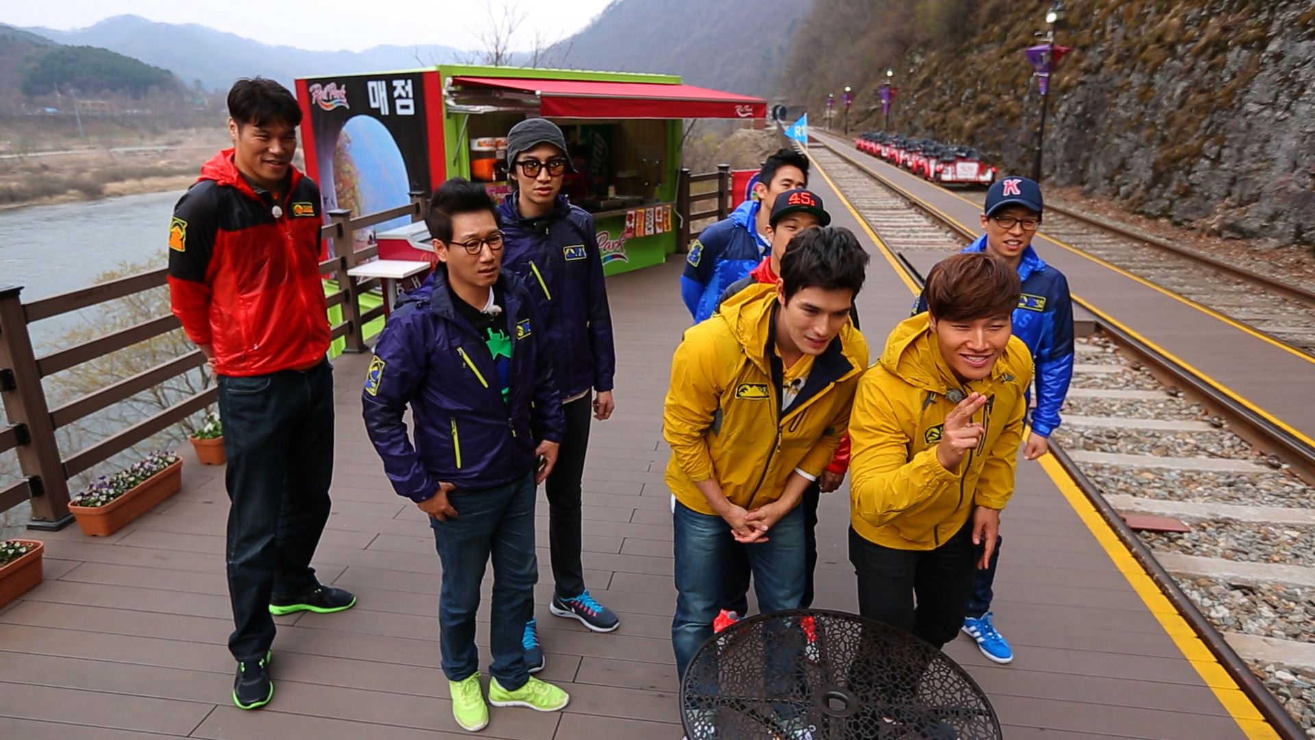 他运动员出身，与金希澈是好兄弟，争议不断，转型综艺人大获成功