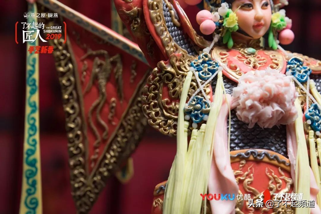 他从珠宝首饰到美容美发样样精通，只为做好一块蛋糕