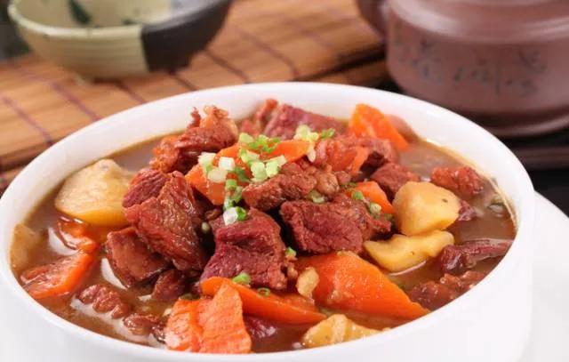 天冷了改善手脚冰凉就用这几招,女人冬天手脚冰凉吃什么可以改善