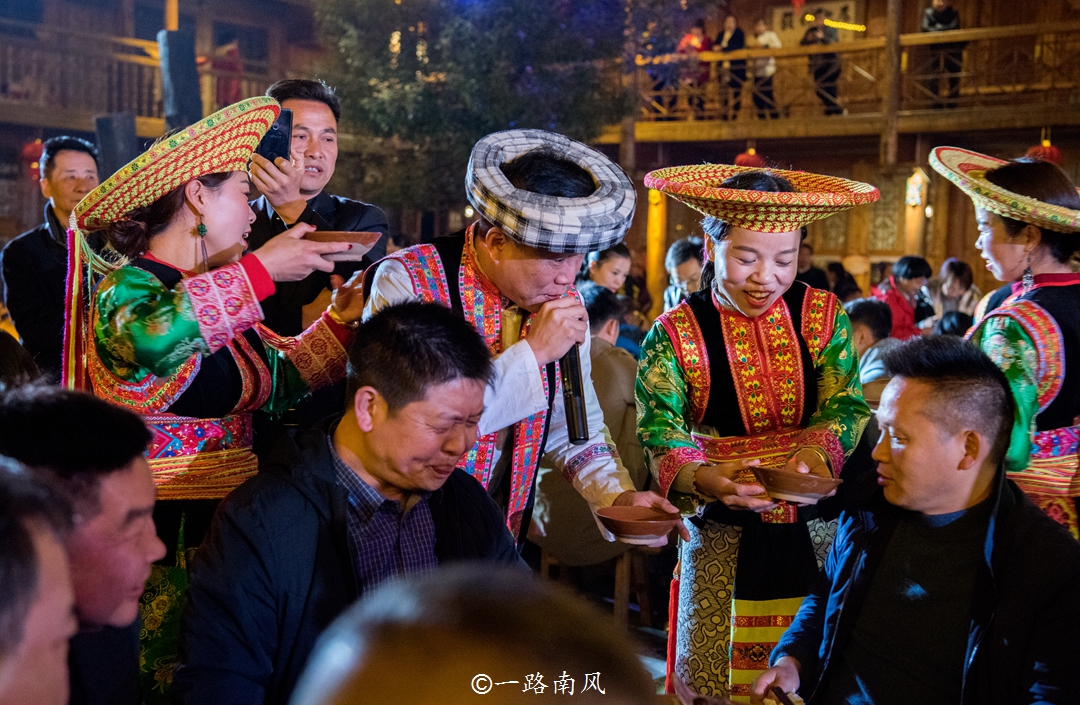 湖南怀化大山深处隐藏一座瑶寨，姑娘美丽热情又大方