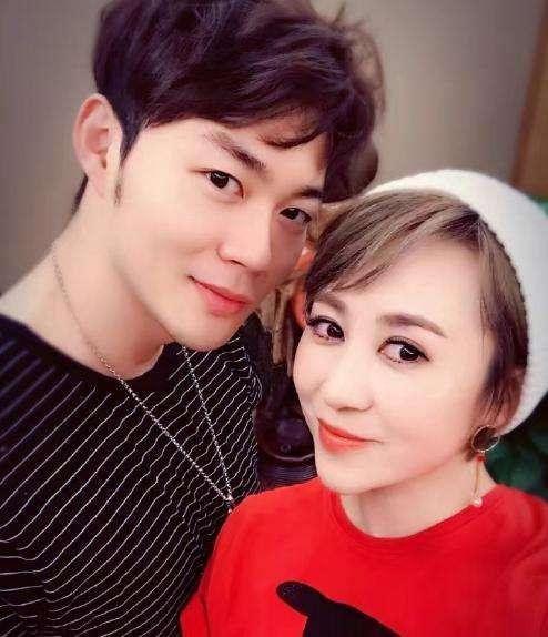 马丽当妈妈为什么这么幸福,马丽当妈妈变化太大了