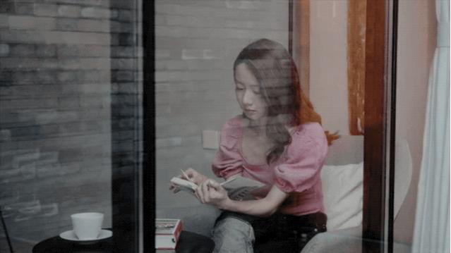 北京姑娘继承胡同老房，地板铺镜子、浴厕全透明，一个人住太爽