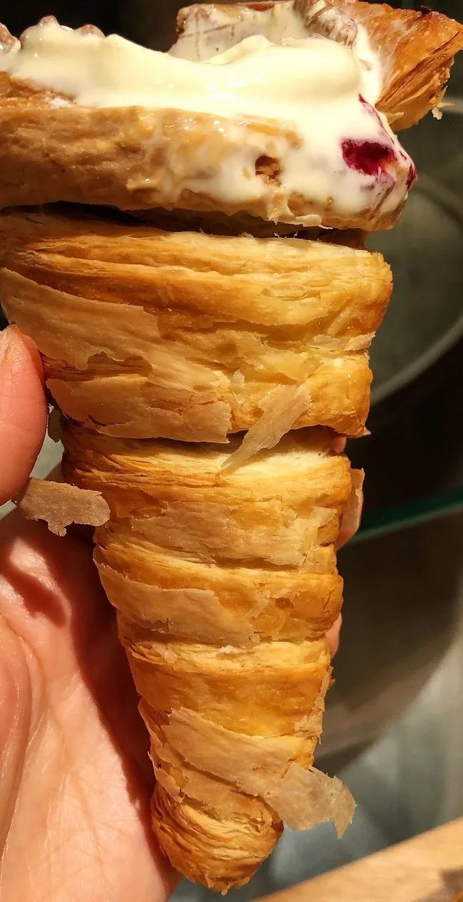 到全国最大的面包店，感受不要脸；吃牛角包之神，练习翻白眼