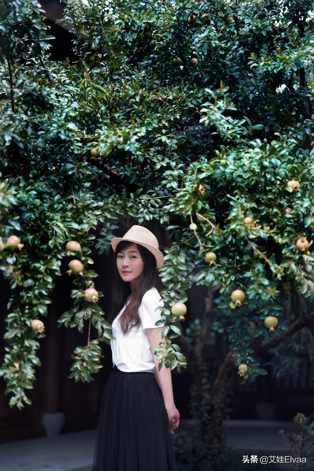 田海蓉穿金色晚礼服出席活动 (45岁田海蓉闪耀华鼎红毯)