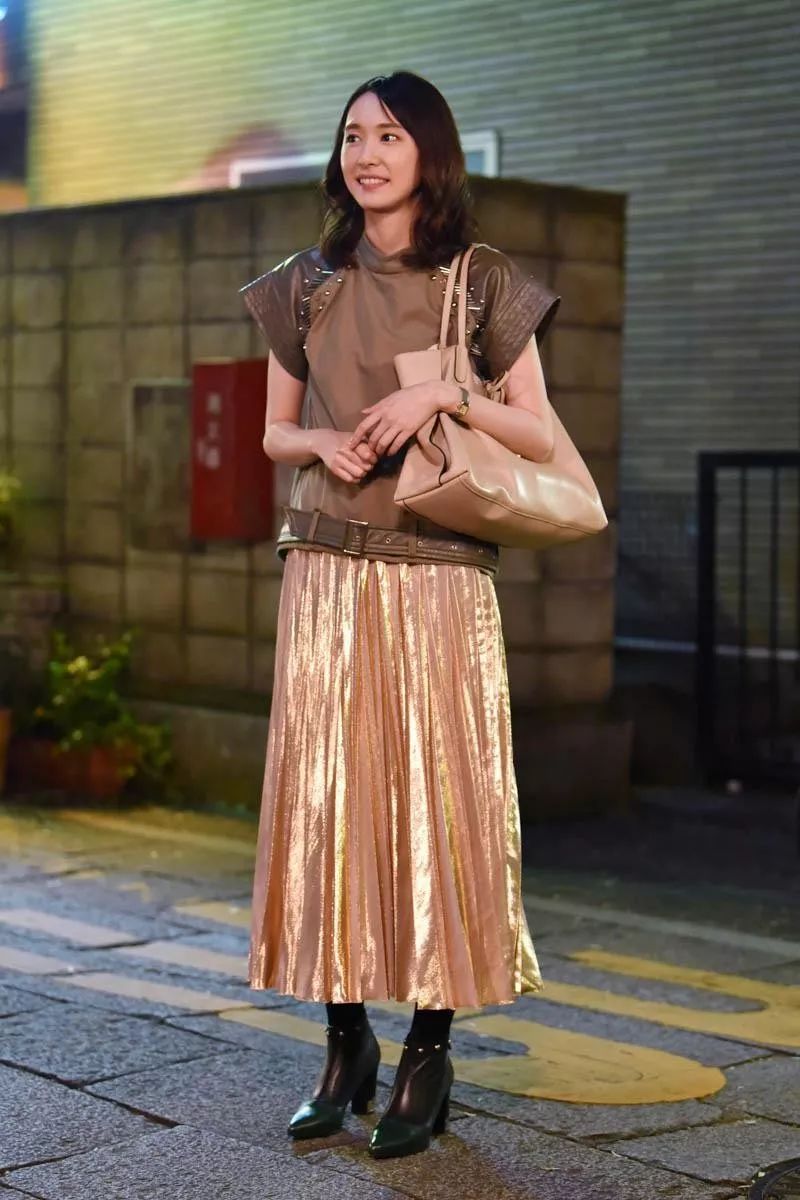 通勤怎么穿才好看,春季通勤怎么穿气质出众呢