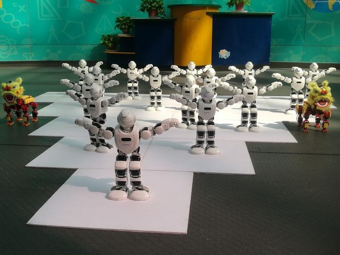 春晚机器人跳舞节目,机器人春晚跳舞