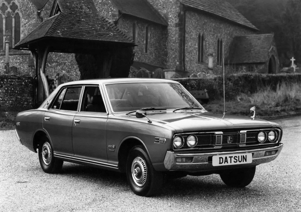 日产公爵老款车型,日产丰田皇冠