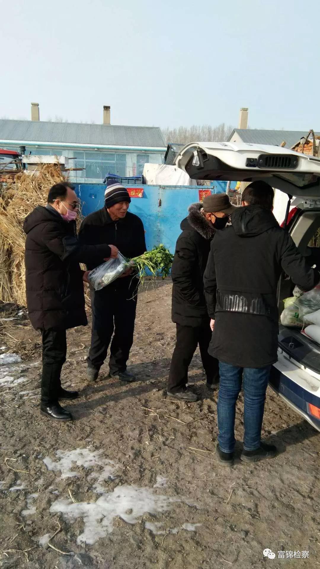 【微动态】群众没粮我帮买，敬请安心宅在家——富锦市人民检察院驻村工作队为村民跑腿当“代购”