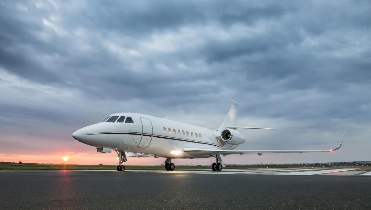 坐飞机不能带的东西有哪些化妆品,出国坐飞机不能带什么物品