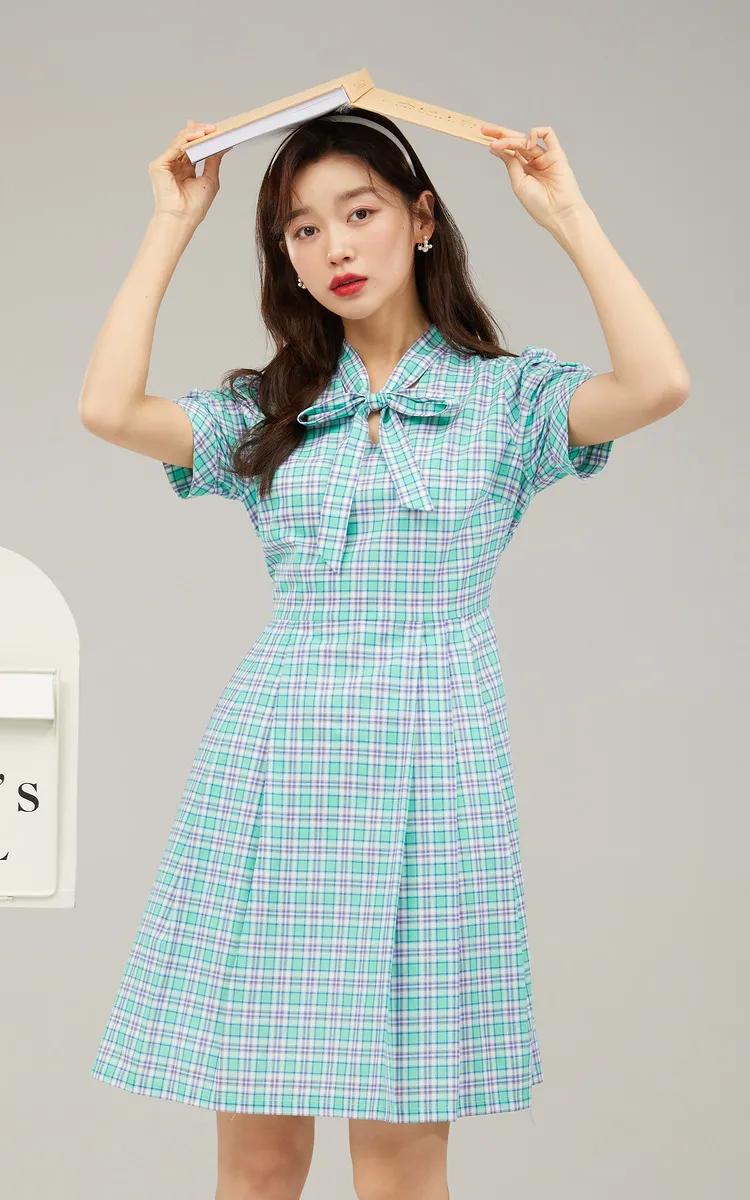 超减龄穿搭法则被杨超越狠狠拿捏,杨超越水手服穿搭