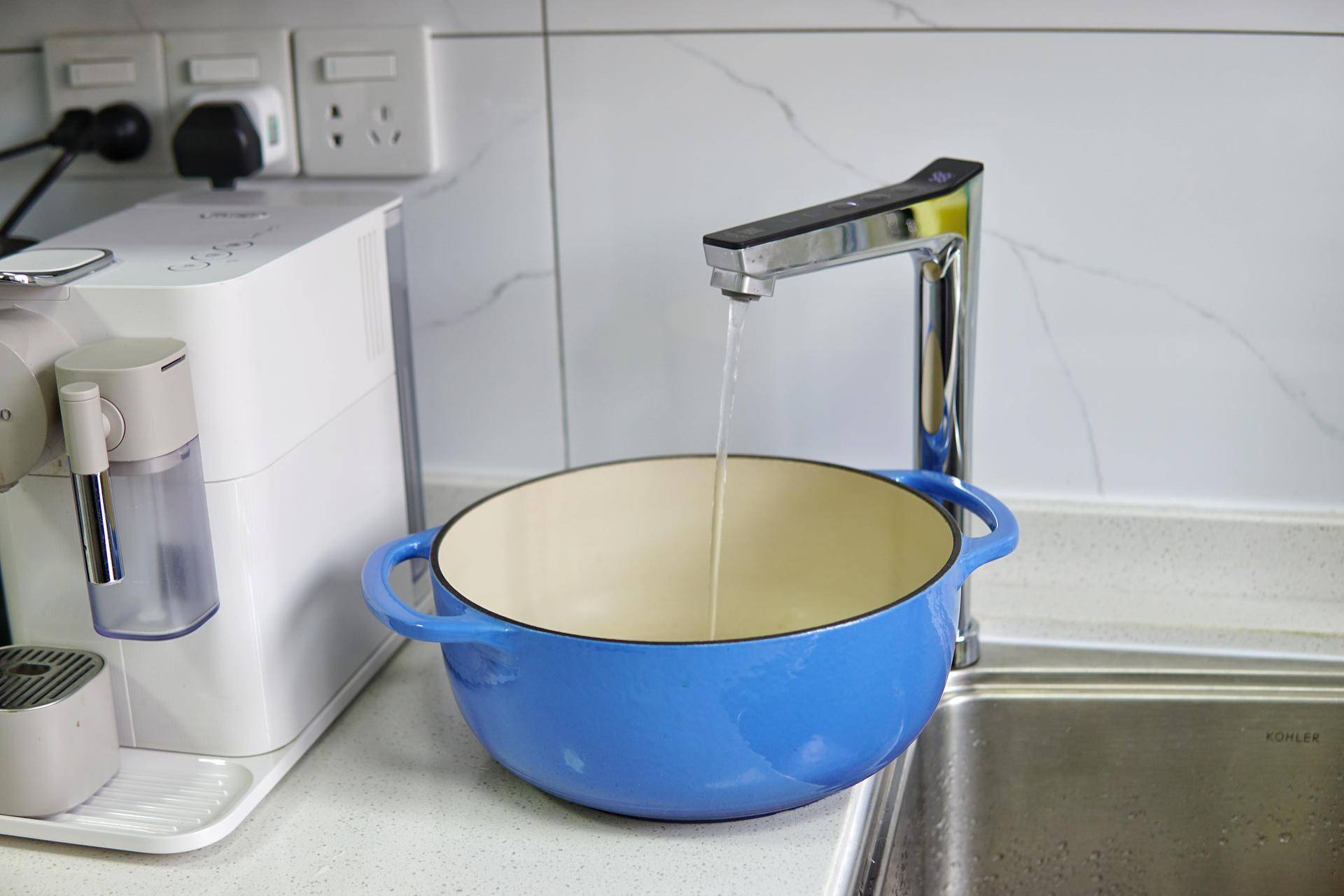 房价那么贵一点也不能浪费,台面净热一体净水机测评