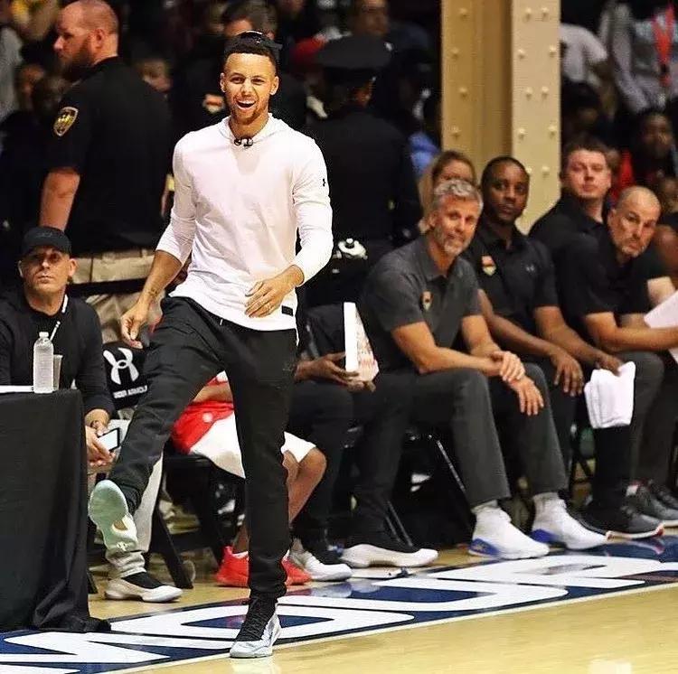 nba巨星库里最新球鞋,库里最新款签名球鞋