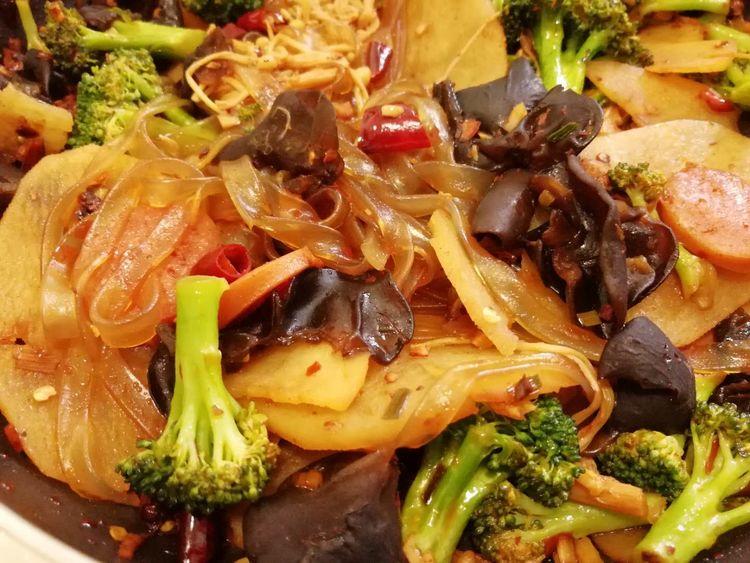 自己在家做的麻辣香锅好吃又过瘾,自己在家做的麻辣香锅吃得很过瘾