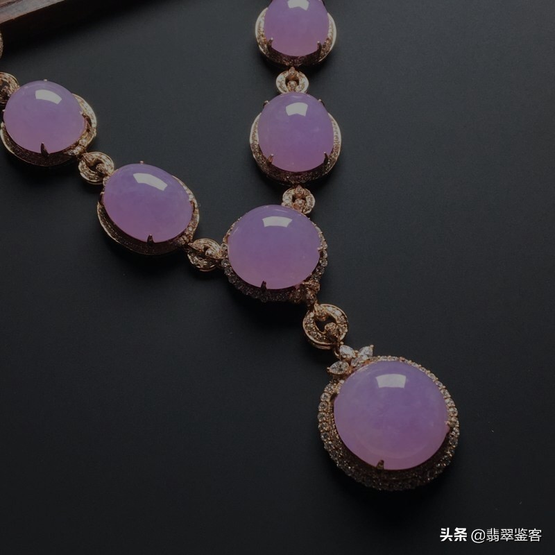 紫色翡翠手镯见光死,颜色特别深的翡翠是假的吗