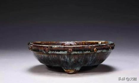 我能模仿所有宋瓷的“脸”，也有自己独特的“面”，我是石湾窑