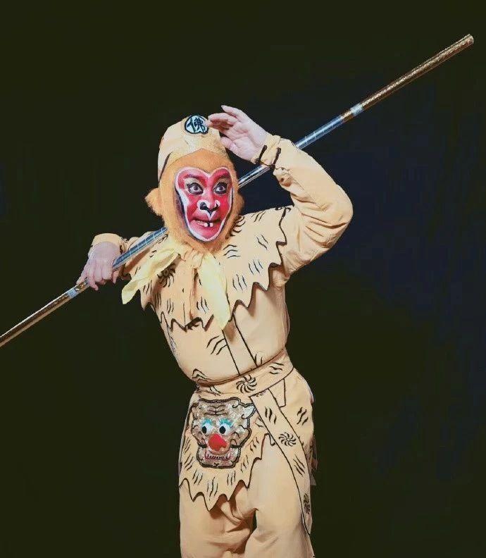 六小龄童避评周星驰,周星驰如何回应六小龄童