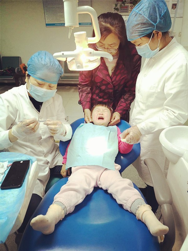 窝沟封闭适合几岁孩子做,在家给娃做窝沟封闭