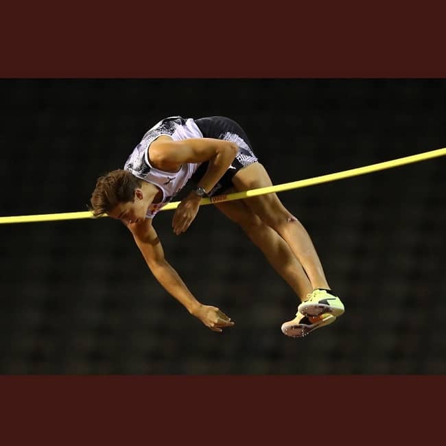 撑杆跳21岁,撑杆跳6米22破世界纪录