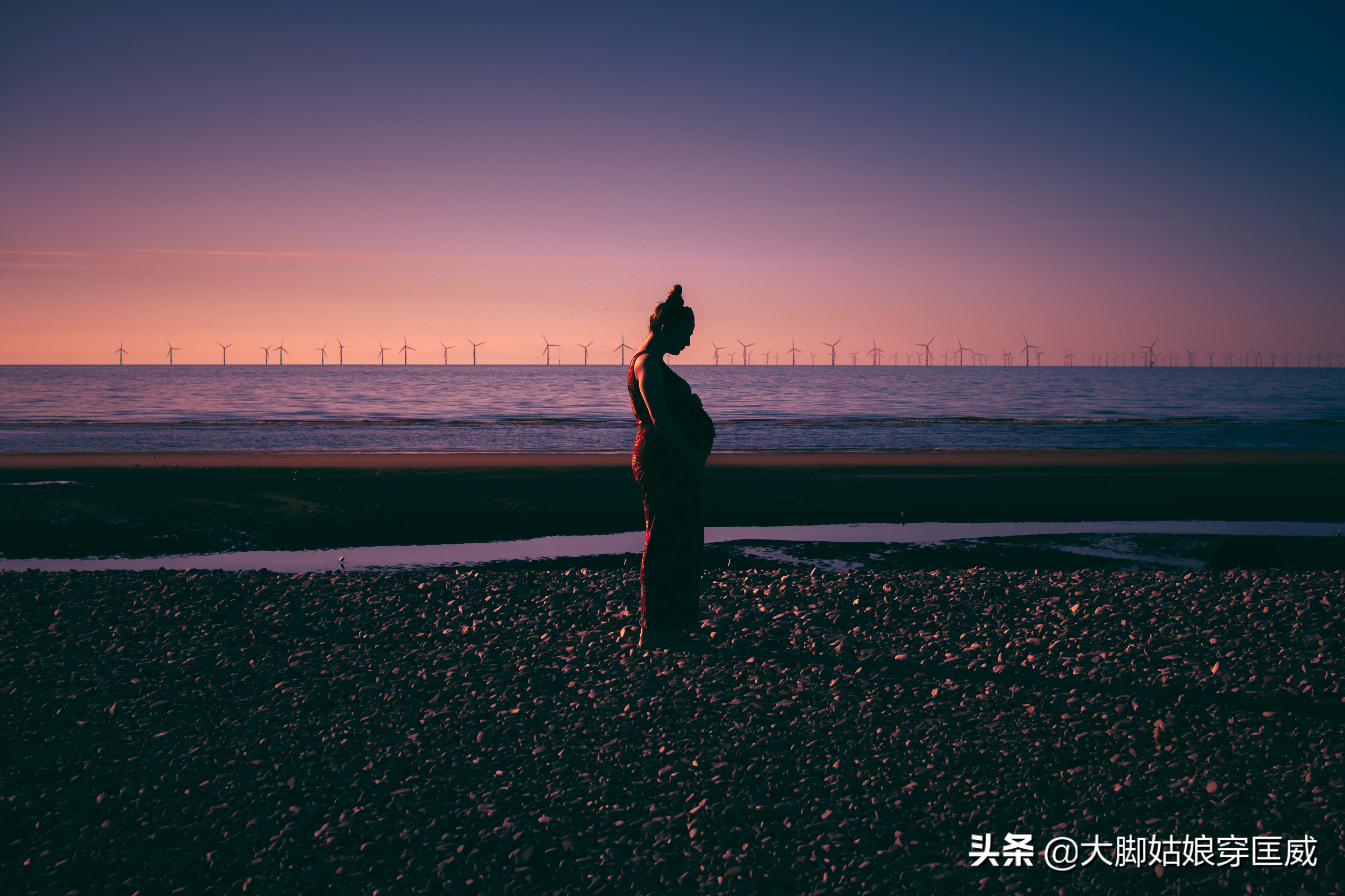 大脚孕妈,二胎孕妈孕晚期胎动踢肚子