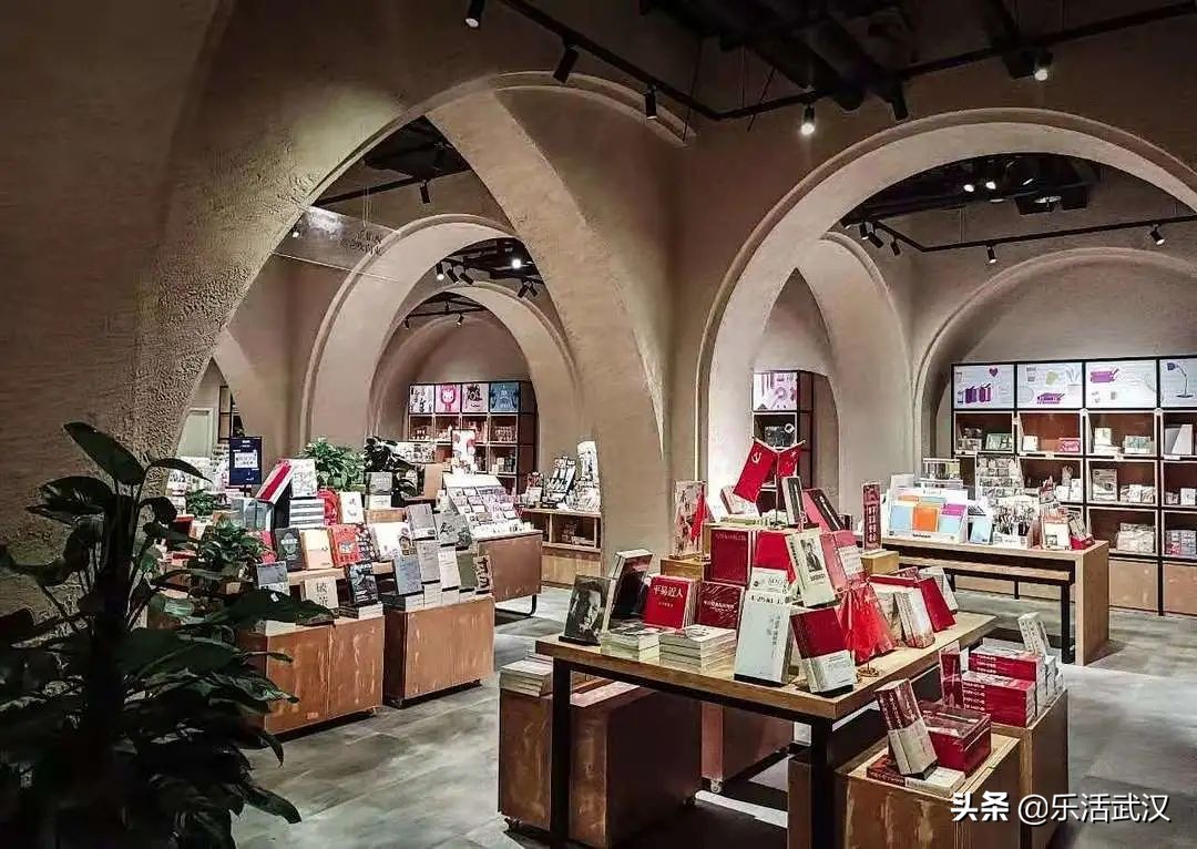 比咖啡馆有底蕴、比图书馆有情趣，集美貌才华于一身的，就在这