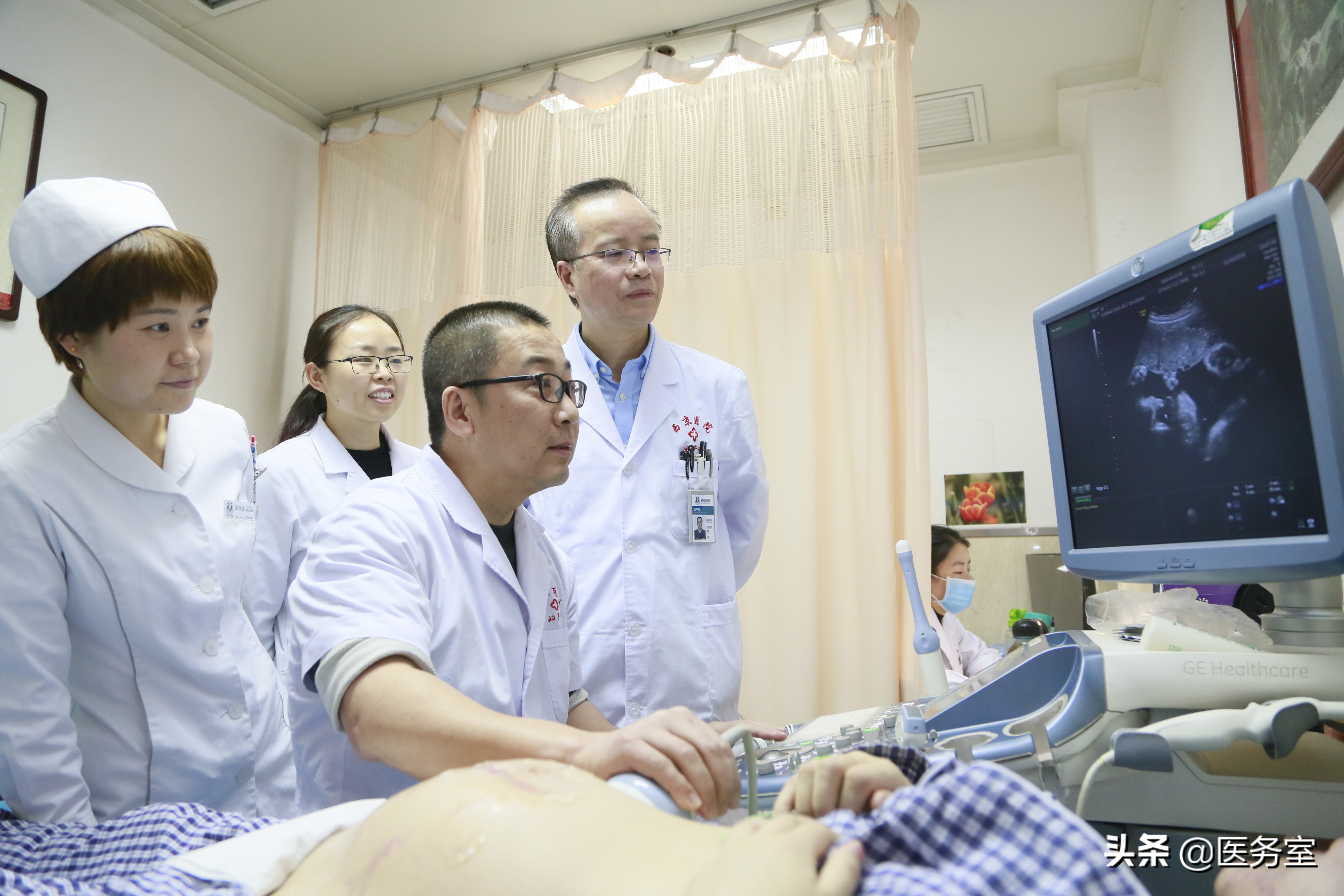 25岁女孩生下9胞胎,25岁女儿意外怀孕