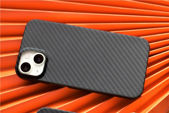 iphone13手机壳带镜头膜测评,iphone13皮革保护壳和硅胶测评