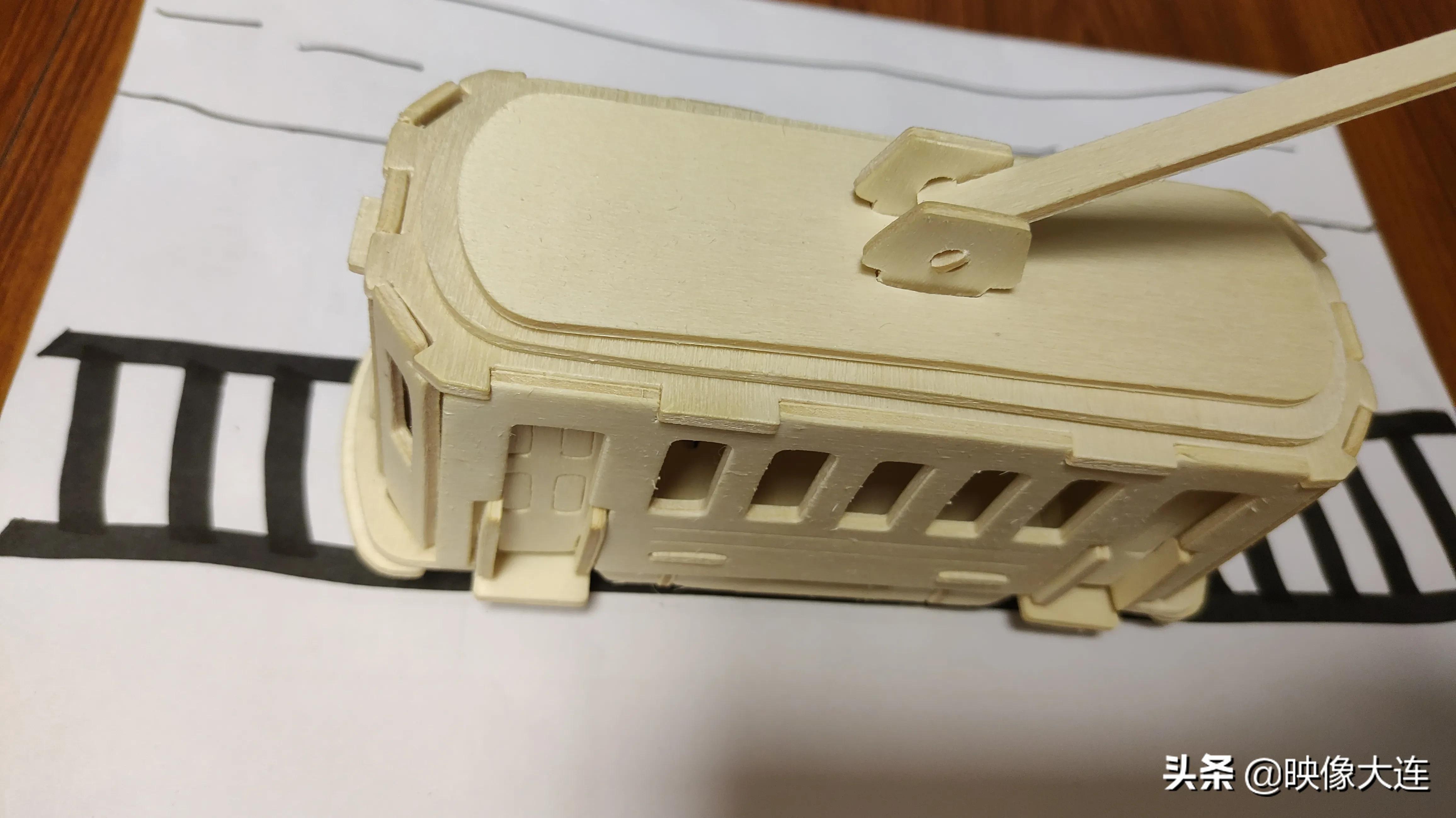 晒一张自己和图书的创意照片,创意照片是用什么软件制作