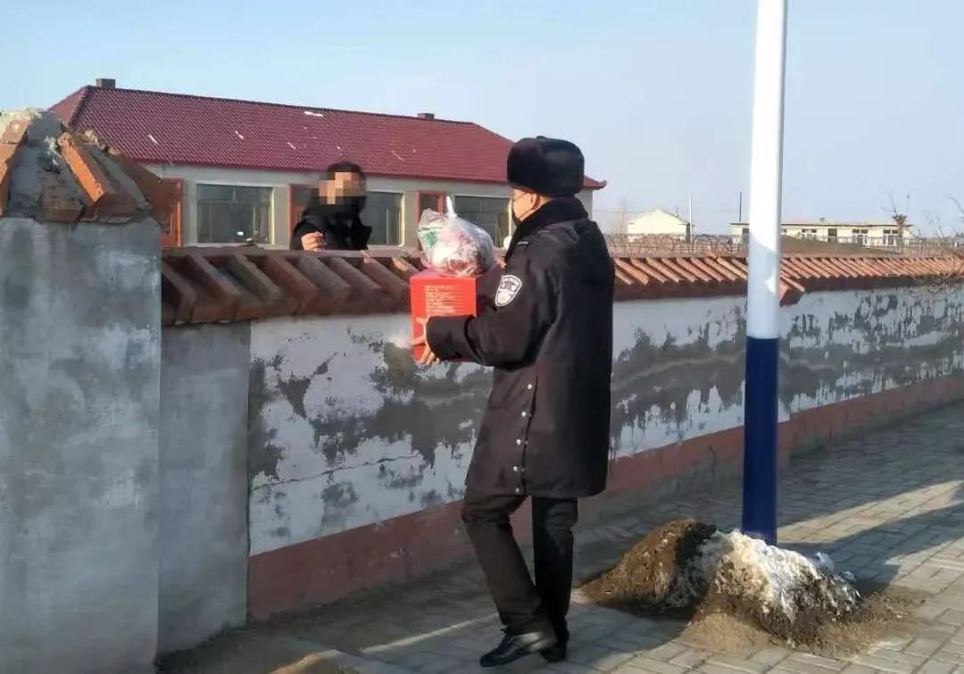 看到村民脸上幸福的笑容,看到村里的父老乡亲心里特别亲切