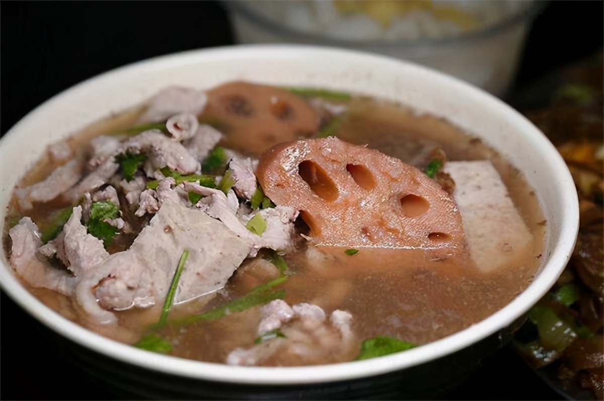 莲藕焯水为什么会变黑,莲藕为什么变红呢