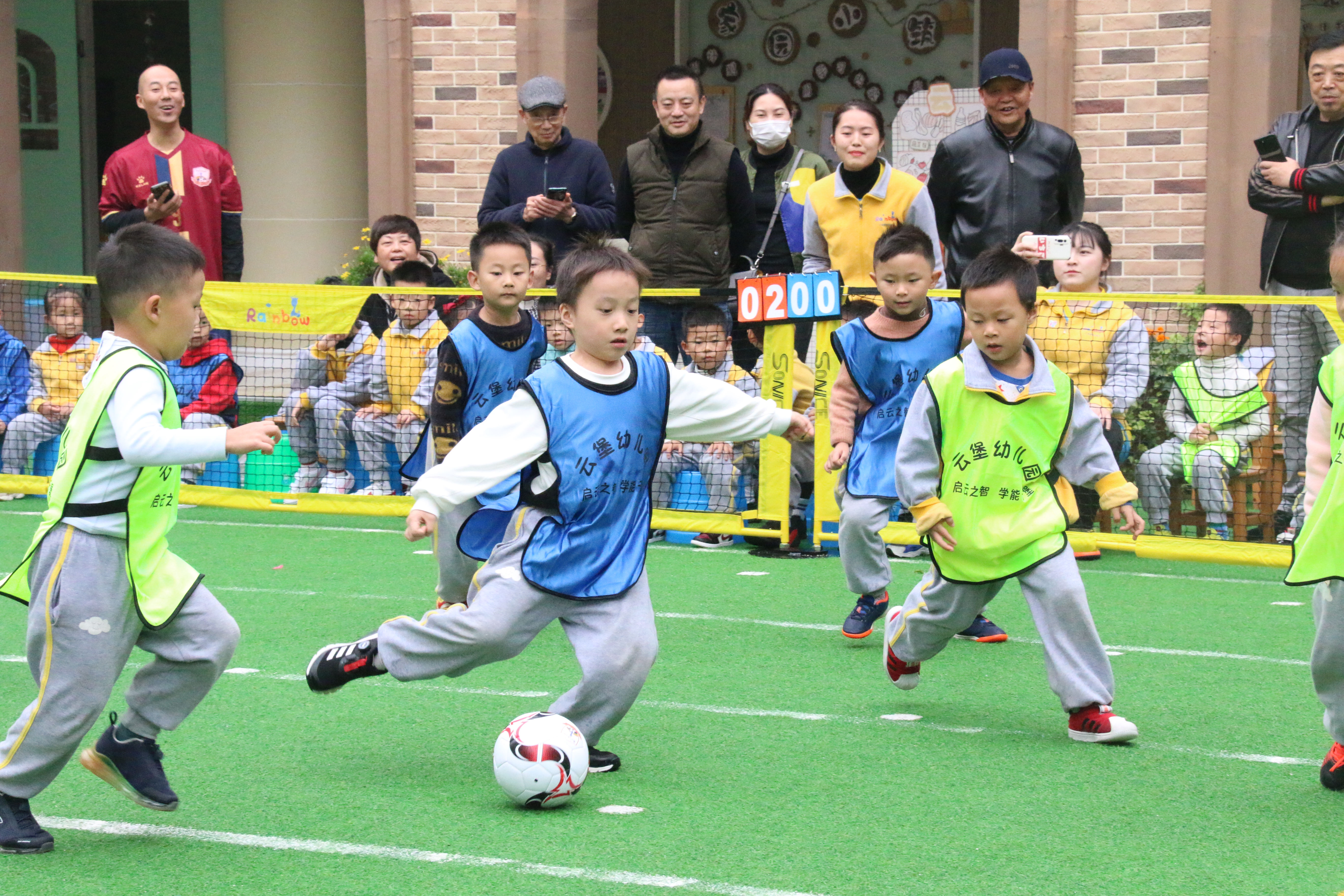 足球要从娃娃抓起的图片,四川眉山彭山业余足球俱乐部