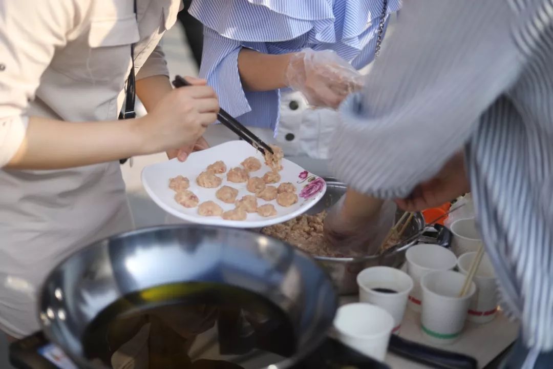 一场派对，一张面具，浪漫由你！川大锦江学院举行“假面舞会”